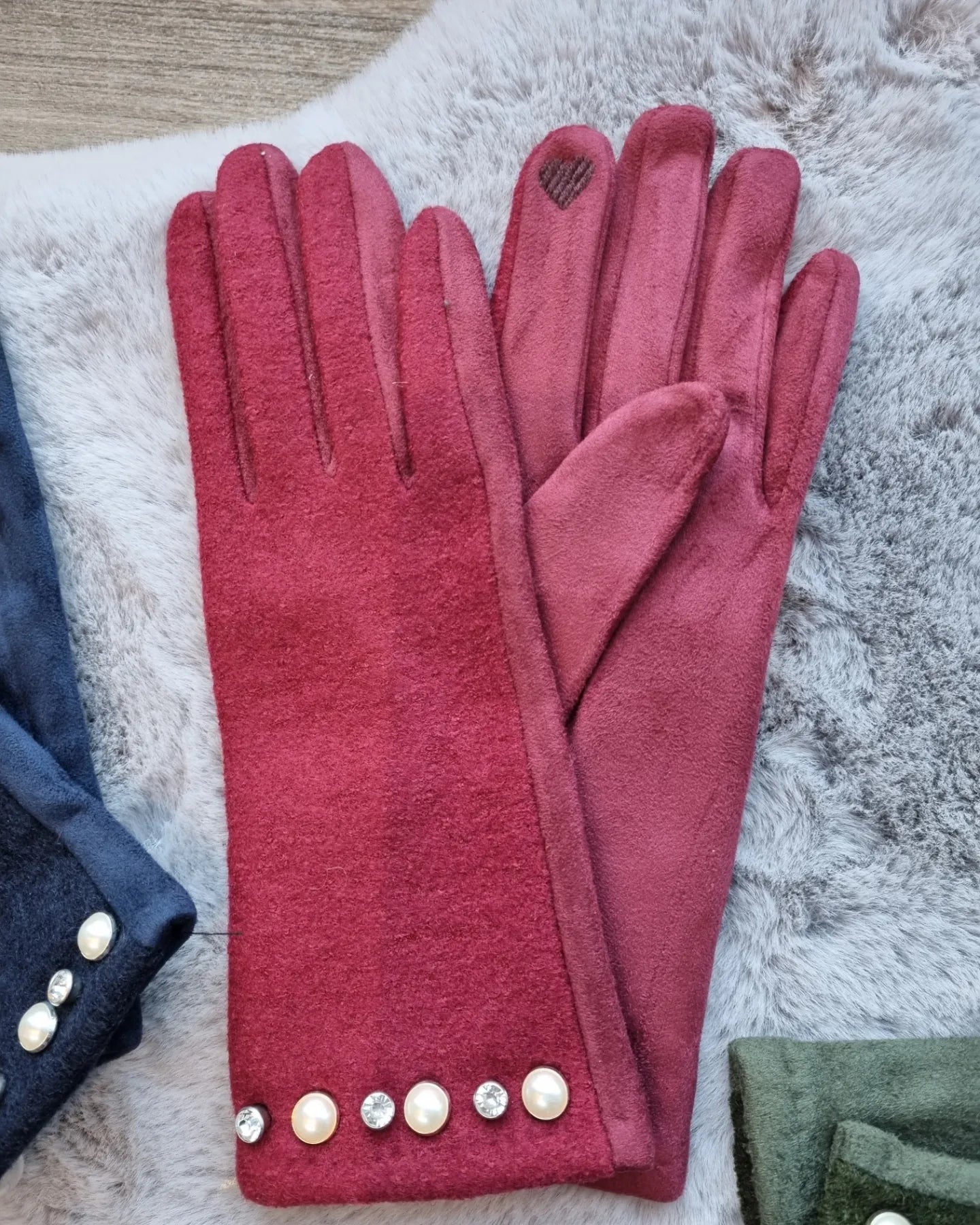 Pearl Gloves