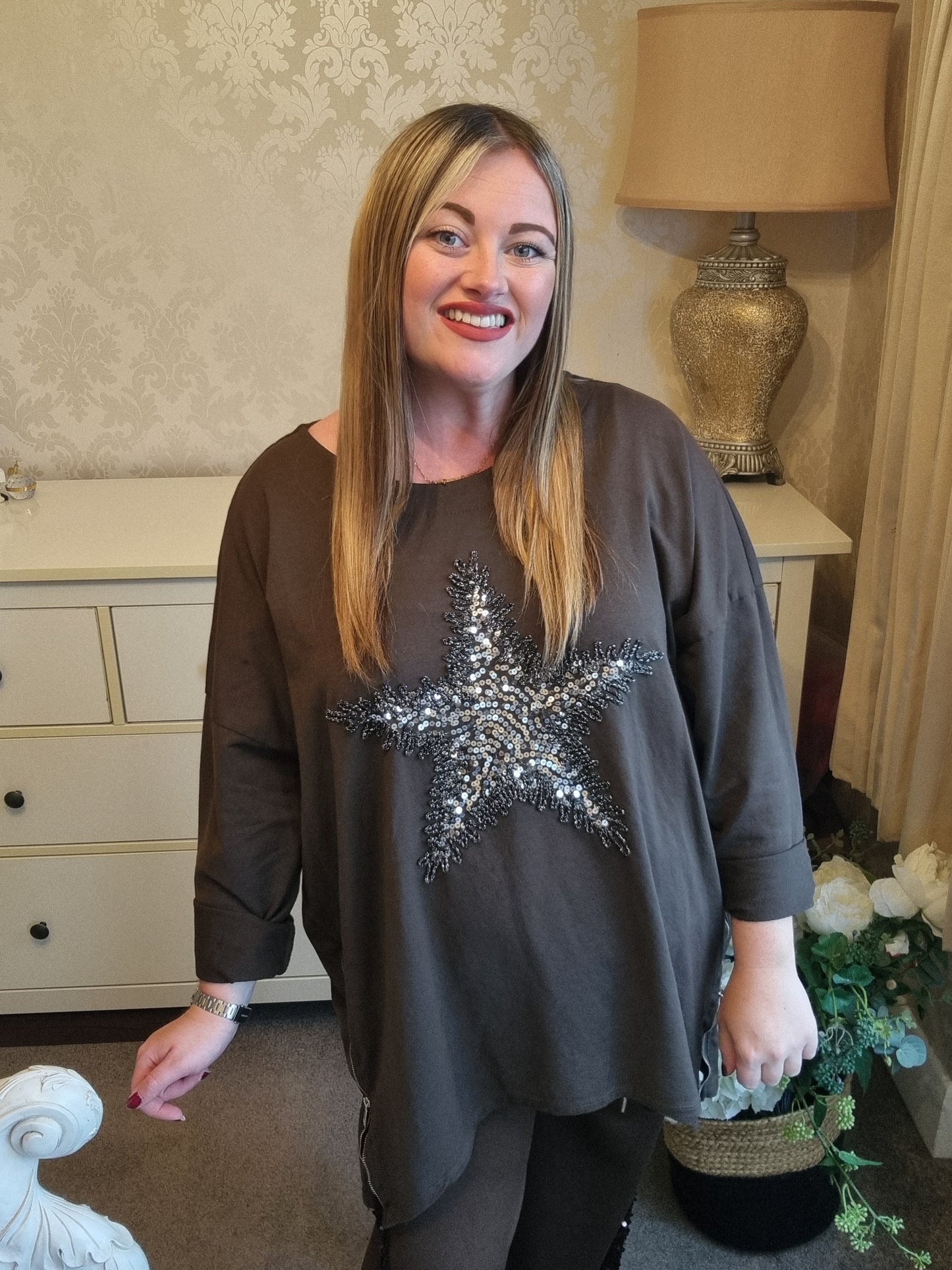 Harriet Star Sweatshirt - Chocolate