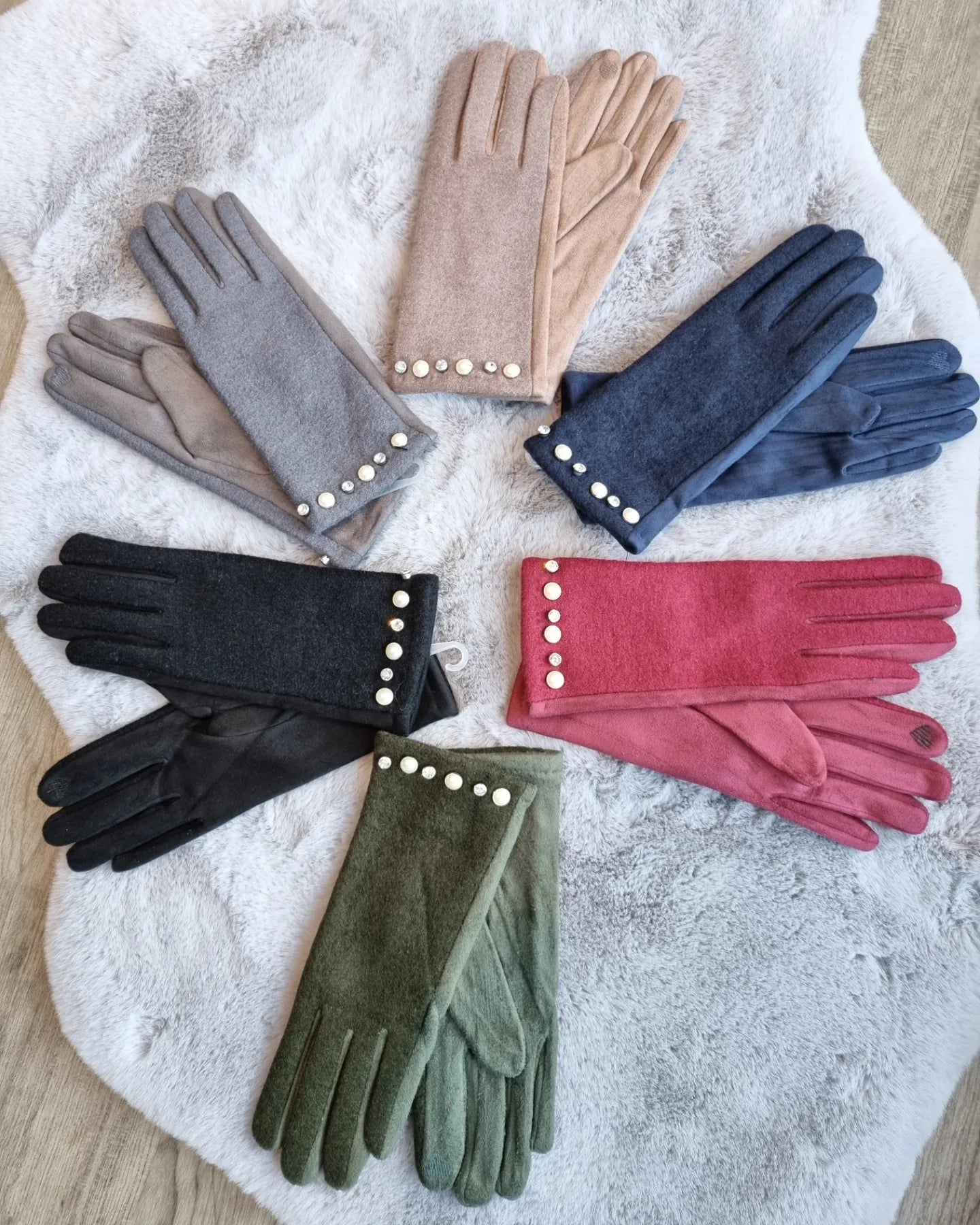 Pearl Gloves